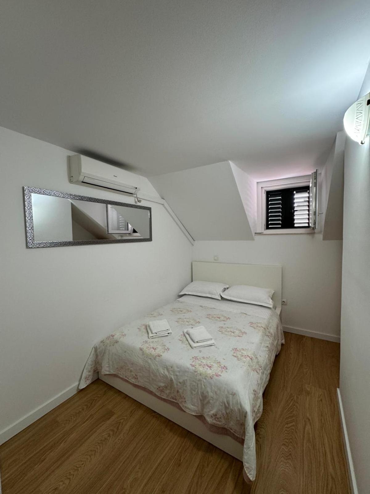 Apartments Bepina- 5 Mins From The Center Split Exteriör bild